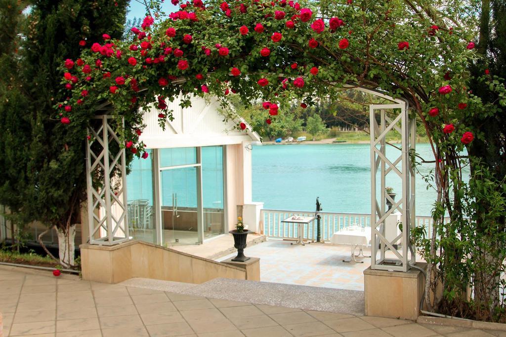 River Side Hotel Mingachevir Exterior photo
