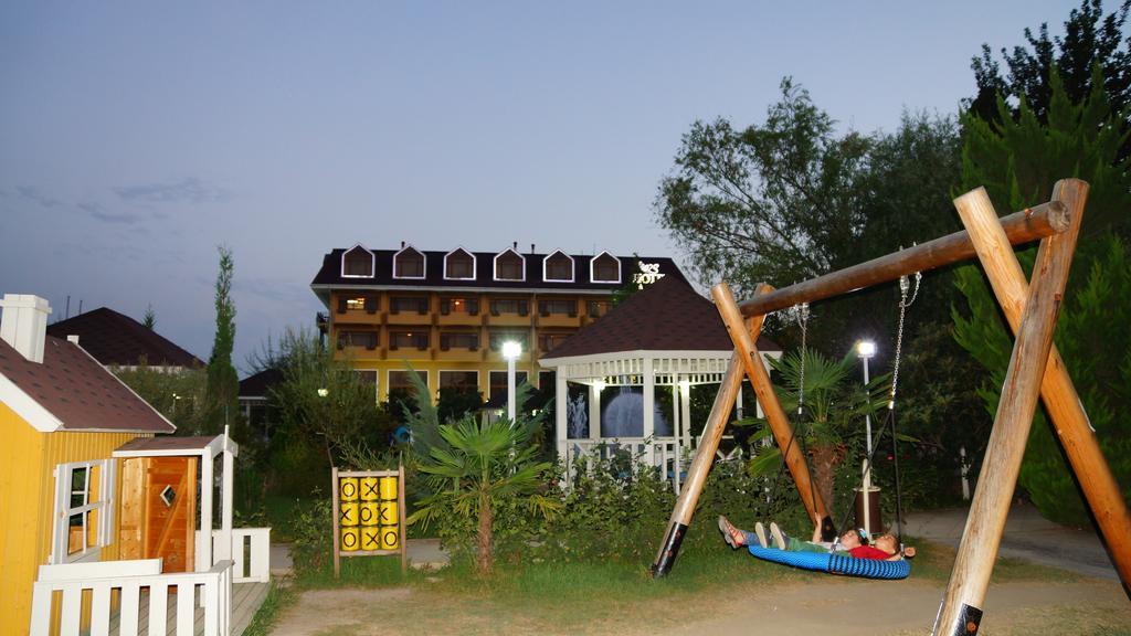 River Side Hotel Mingachevir Exterior photo